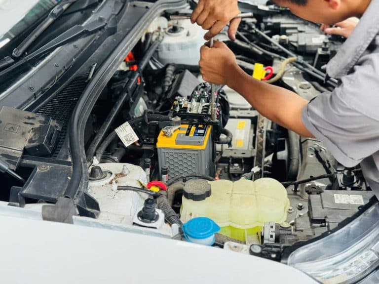 Thay ắc quy ô tô Vũng Tàu nhanh chóng, tận nơi, giá tốt