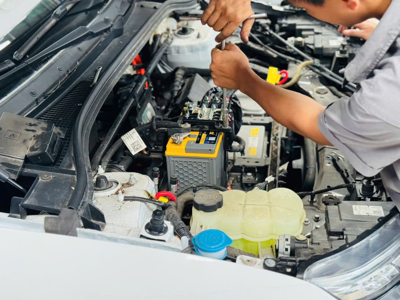 Thay ắc quy ô tô Vũng Tàu nhanh chóng, tận nơi, giá tốt